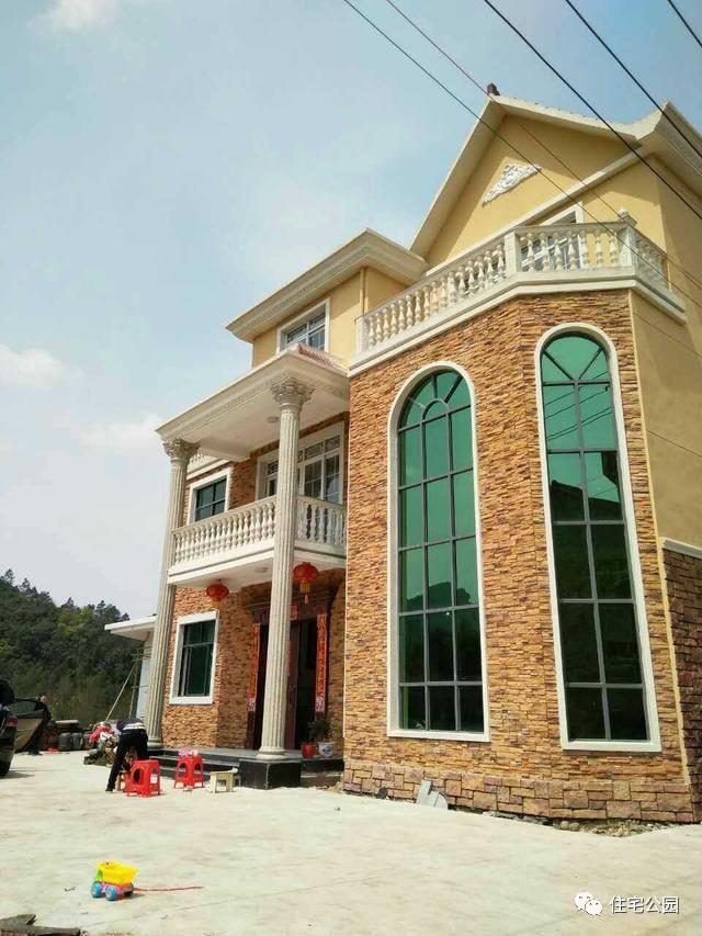 江西網友65萬建別墅，內部設計美，外有小溪環繞！