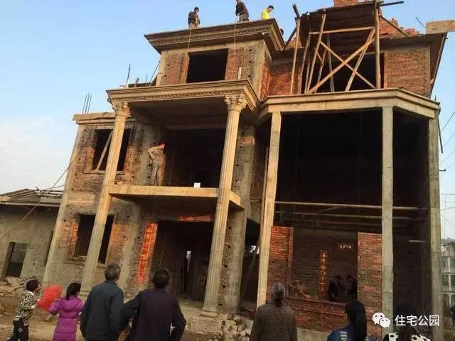 江西網友65萬建別墅，內部設計美，外有小溪環繞！