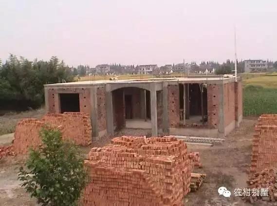 80后堅決不做房奴，30萬回鄉自建農村大別墅惹人羨慕