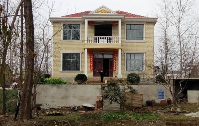 80后小伙25萬回鄉建房，建不成別墅這樣也很美