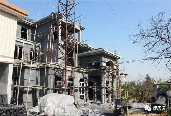 實(shí)拍網(wǎng)友自建三層農(nóng)村別墅過(guò)程，舒適美觀引人矚目