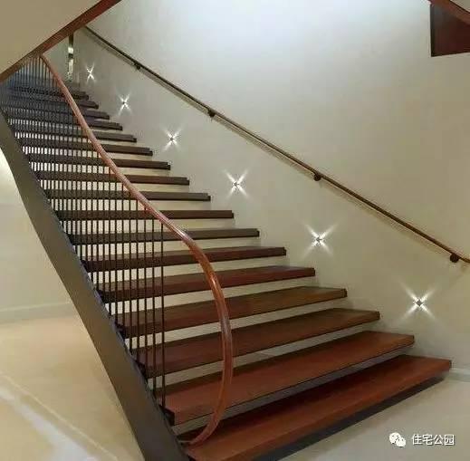 花大價蓋好的別墅，不配一個華麗的樓梯可怎么行！12款樓梯推薦