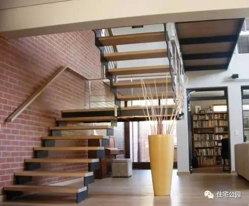 花大價蓋好的別墅，不配一個華麗的樓梯可怎么行！12款樓梯推薦