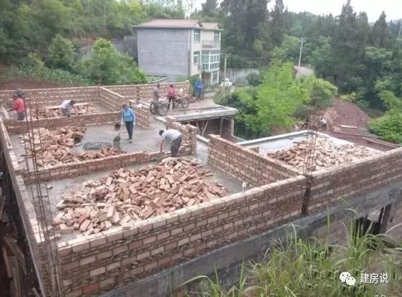 實拍四川網友自建二層農村別墅，在村里是獨一無二