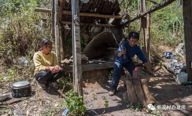 父愛(ài)如山，老鐵匠打鐵30年給兒子建別墅，自己卻舍不得住