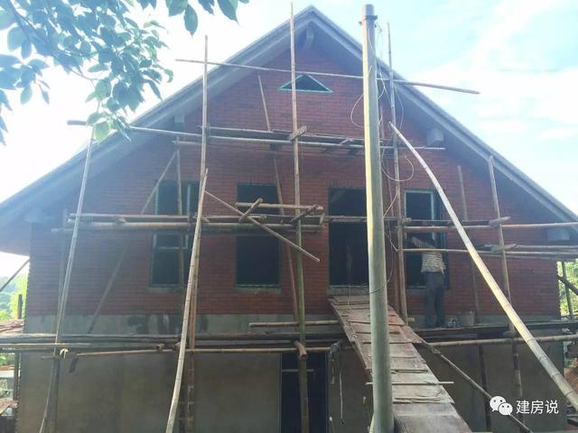 湖南寧鄉(xiāng)網(wǎng)友自建二層歐式別墅，文化石墻耐人尋味