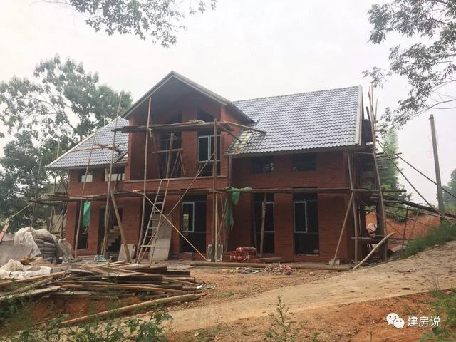 湖南寧鄉(xiāng)網(wǎng)友自建二層歐式別墅，文化石墻耐人尋味