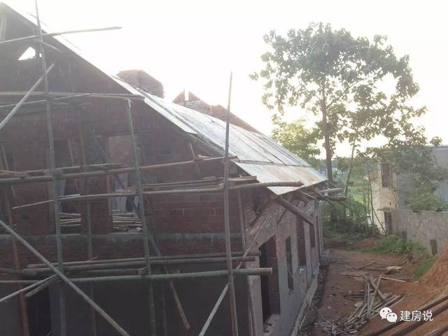 湖南寧鄉(xiāng)網(wǎng)友自建二層歐式別墅，文化石墻耐人尋味