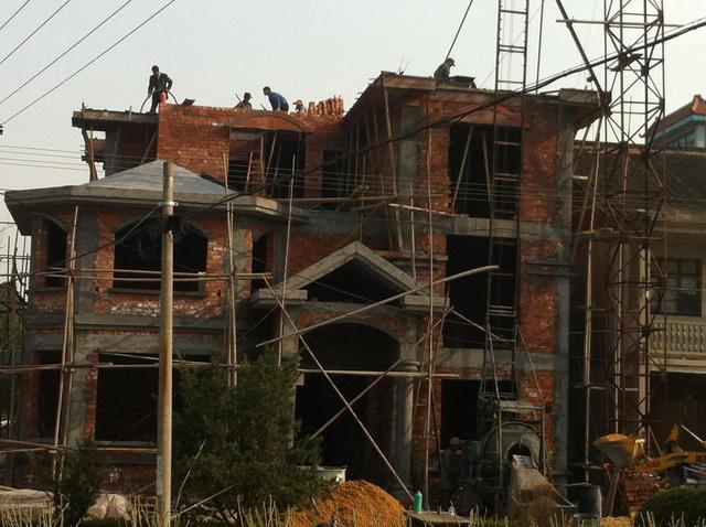 農村別墅建的太好看了，讓鄰居情何以堪