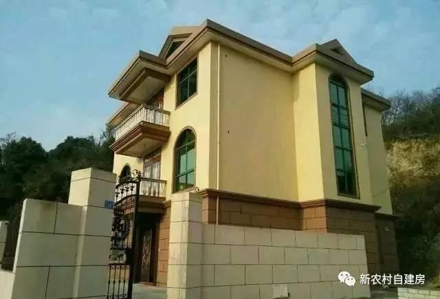 25萬建三層農(nóng)村別墅，網(wǎng)友卻說不值三層白建了，為啥？