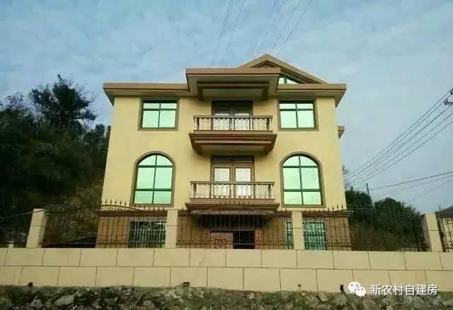 25萬建三層農(nóng)村別墅，網(wǎng)友卻說不值三層白建了，為啥？
