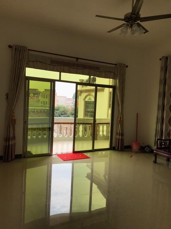 逃離深圳，我用70萬蓋了棟小別墅迎娶了白富美老婆