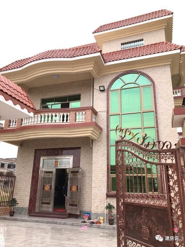 老板自建豪華洋氣的三層農(nóng)村別墅，不愧是福建的房子！