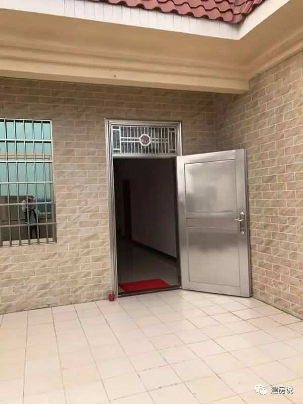 老板自建豪華洋氣的三層農(nóng)村別墅，不愧是福建的房子！