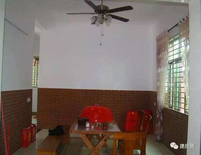 網友自建三層農村別墅，內部裝修不奢華但很有味道