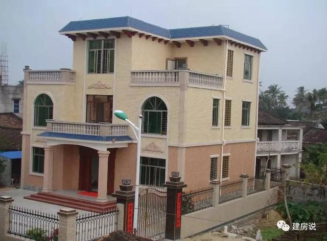 網友自建三層農村別墅，內部裝修不奢華但很有味道