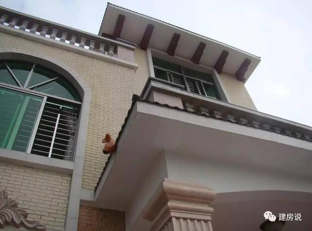 網友自建三層農村別墅，內部裝修不奢華但很有味道