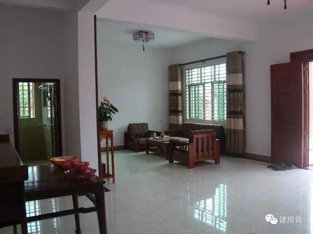 網友自建三層農村別墅，內部裝修不奢華但很有味道