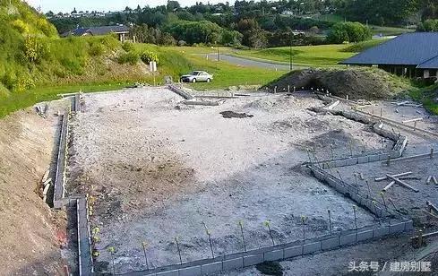實拍華人夫妻新西蘭自建房全過程，有山有水有鄰家女孩