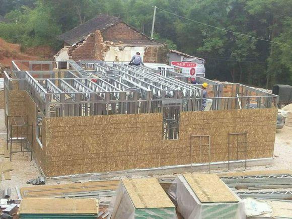 如果買不起城里的一套房，那就回農(nóng)村蓋棟別墅吧！