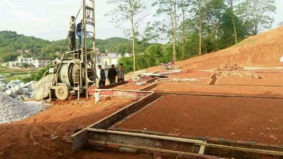 如果買不起城里的一套房，那就回農(nóng)村蓋棟別墅吧！