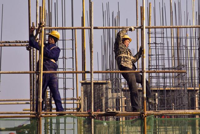 如果買不起城里的一套房，那就回農(nóng)村蓋棟別墅吧！