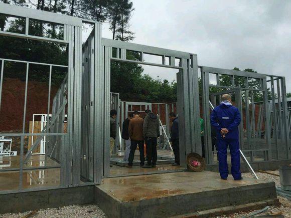 如果買不起城里的一套房，那就回農(nóng)村蓋棟別墅吧！