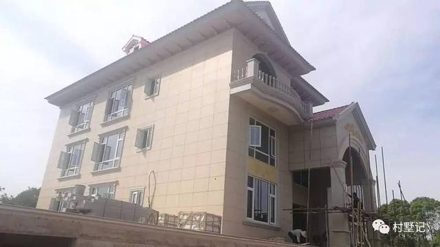 去舅舅剛建好的農(nóng)村別墅玩，有個(gè)超大庭院都不舍得回自己家了