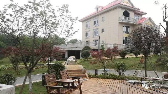 去舅舅剛建好的農(nóng)村別墅玩，有個(gè)超大庭院都不舍得回自己家了