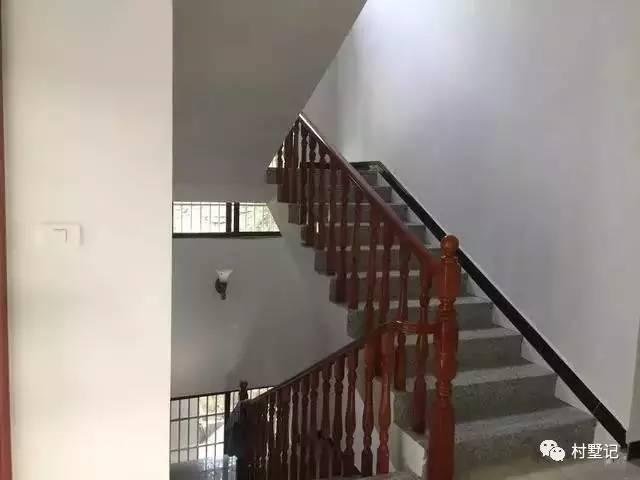 網友在老家建農村別墅，大面積落地窗讓家里每個人都點贊