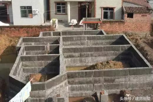 太霸氣了！江西兄妹用1000多平米建兩棟三層別墅