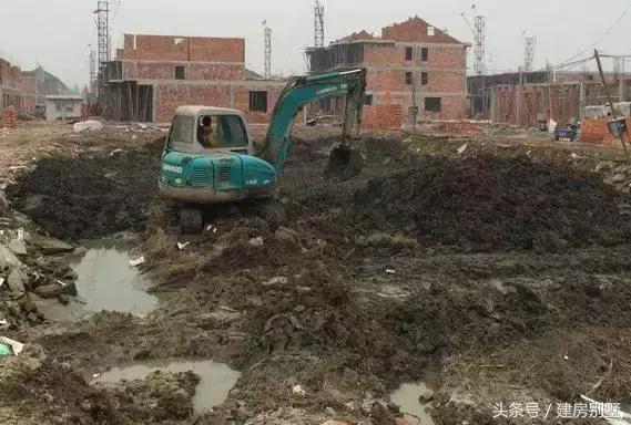 在浙江老家建起一棟四層商住兩用房，奶奶開始當起了“包租婆”