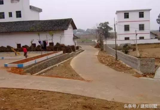 自建三層小別墅施工方式引熱議，江西老表說出了心里話