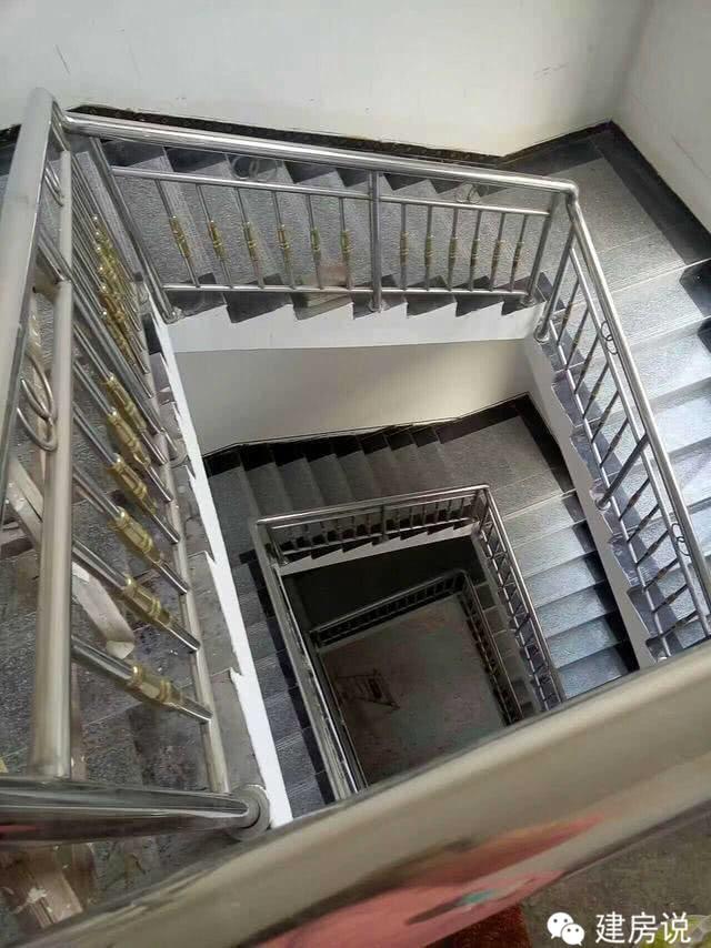 小伙回老家自建四層樓房，轟動整個村