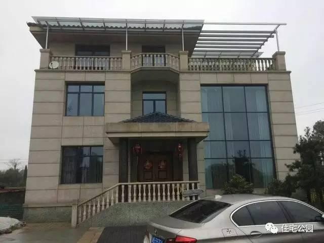 在村里花50萬蓋了這棟別墅，可鄰居看了卻說一點(diǎn)都不值！