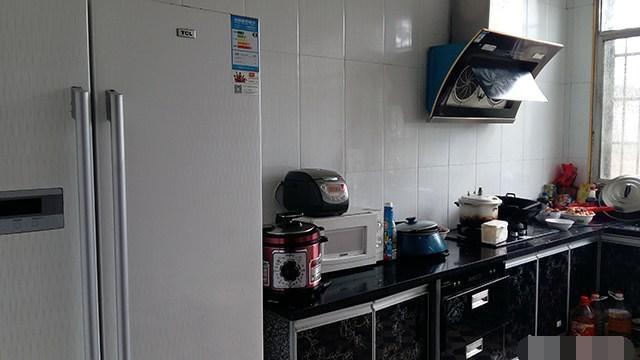 離開深圳7年，曬曬我姐農村自建別墅，博古架和樓梯太贊了！