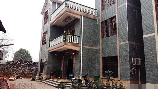 離開深圳7年，曬曬我姐農村自建別墅，博古架和樓梯太贊了！