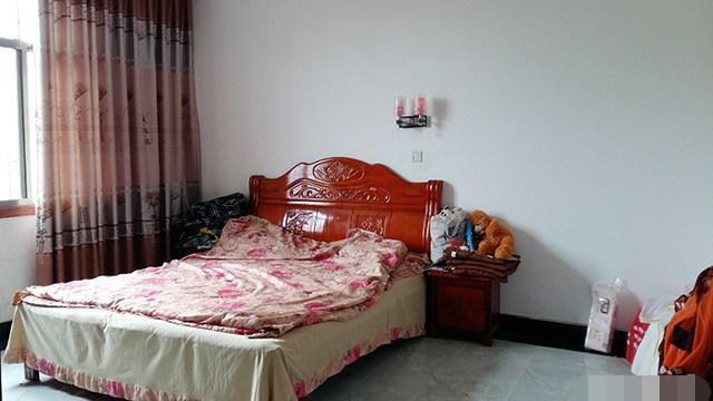 離開深圳7年，曬曬我姐農村自建別墅，博古架和樓梯太贊了！