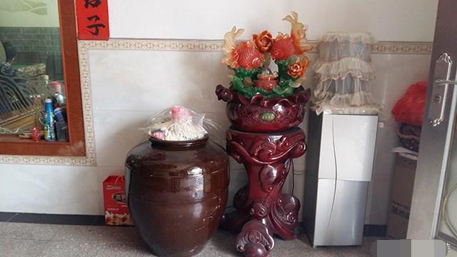 離開深圳7年，曬曬我姐農村自建別墅，博古架和樓梯太贊了！