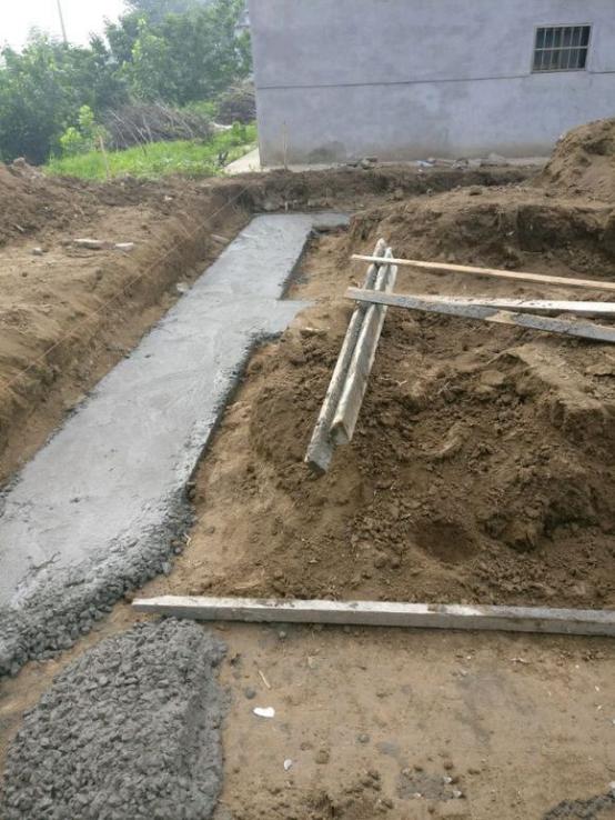 小伙20萬做三層自建房，看完施工過程誰還敢住？