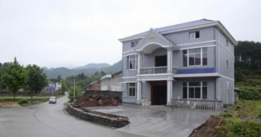 曬曬農(nóng)村老爸自建小別墅，才花了25萬(wàn)！