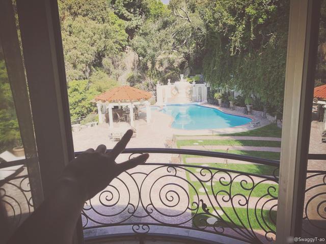 黃子韜秀美國豪華別墅，王思聰：看我把這地皮給買了！