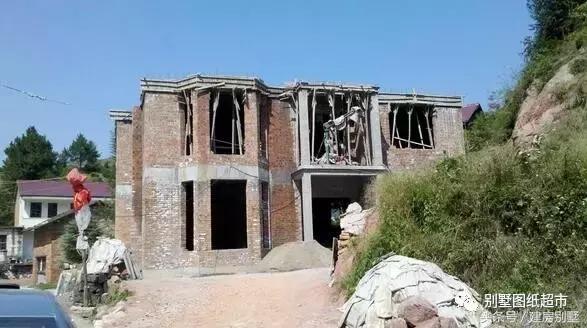 為我新落成的別墅，造了大部分農(nóng)村人都見過的小火灶！