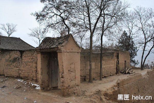 他為90后農民蓋別墅，看房還可以用VR