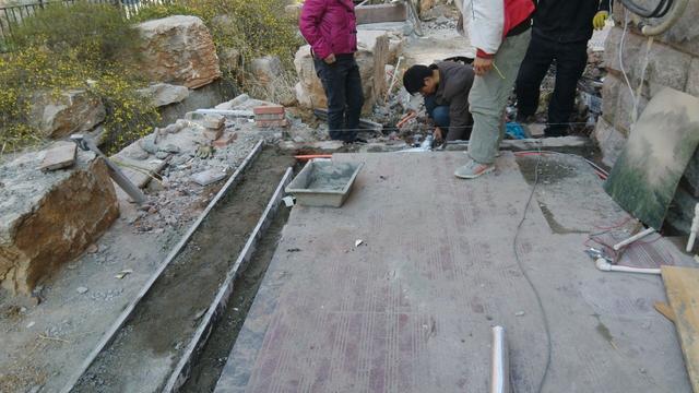 花了幾百萬買了別墅，發現開發商建的院子太差，自己從新建！