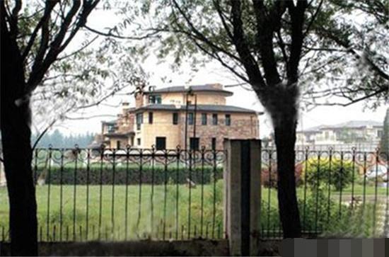 那英北京8000萬豪裝被扒，獨(dú)棟別墅裝修如“綠洲公園”！美膩！