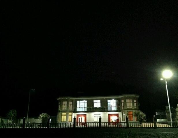 曬曬公公花100多萬的農(nóng)村小別墅，最喜歡院子里的草坪和大魚池！