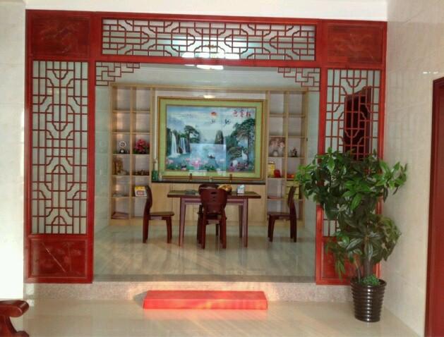 曬曬公公花100多萬的農(nóng)村小別墅，最喜歡院子里的草坪和大魚池！