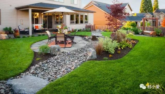 兄弟倆回家鄉自建雙拼別墅，有車庫有庭院，看完不信你不贊