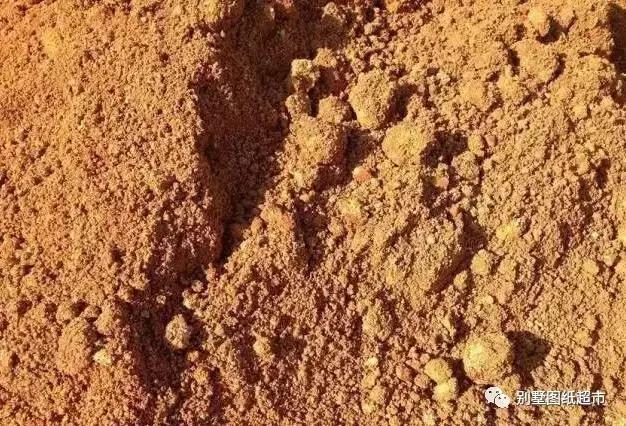 農村自建房基礎施工這么做才能又穩又安全，別再花冤枉錢了